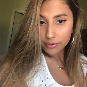 Meet your Posher, Leticia